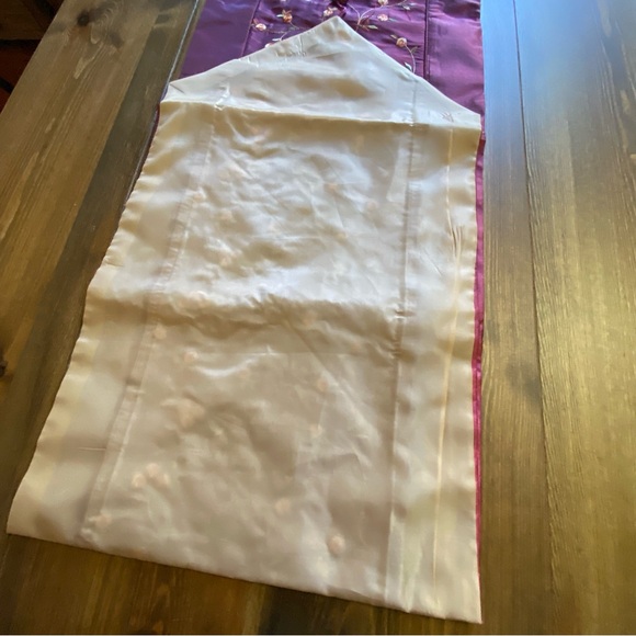 New table Runner Maroon Red with flowers and tassels 77 x 13 1/2 - Picture 5 of 10